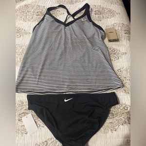 👙Women’s Nike swim tankini NWT black white Size large 👙
